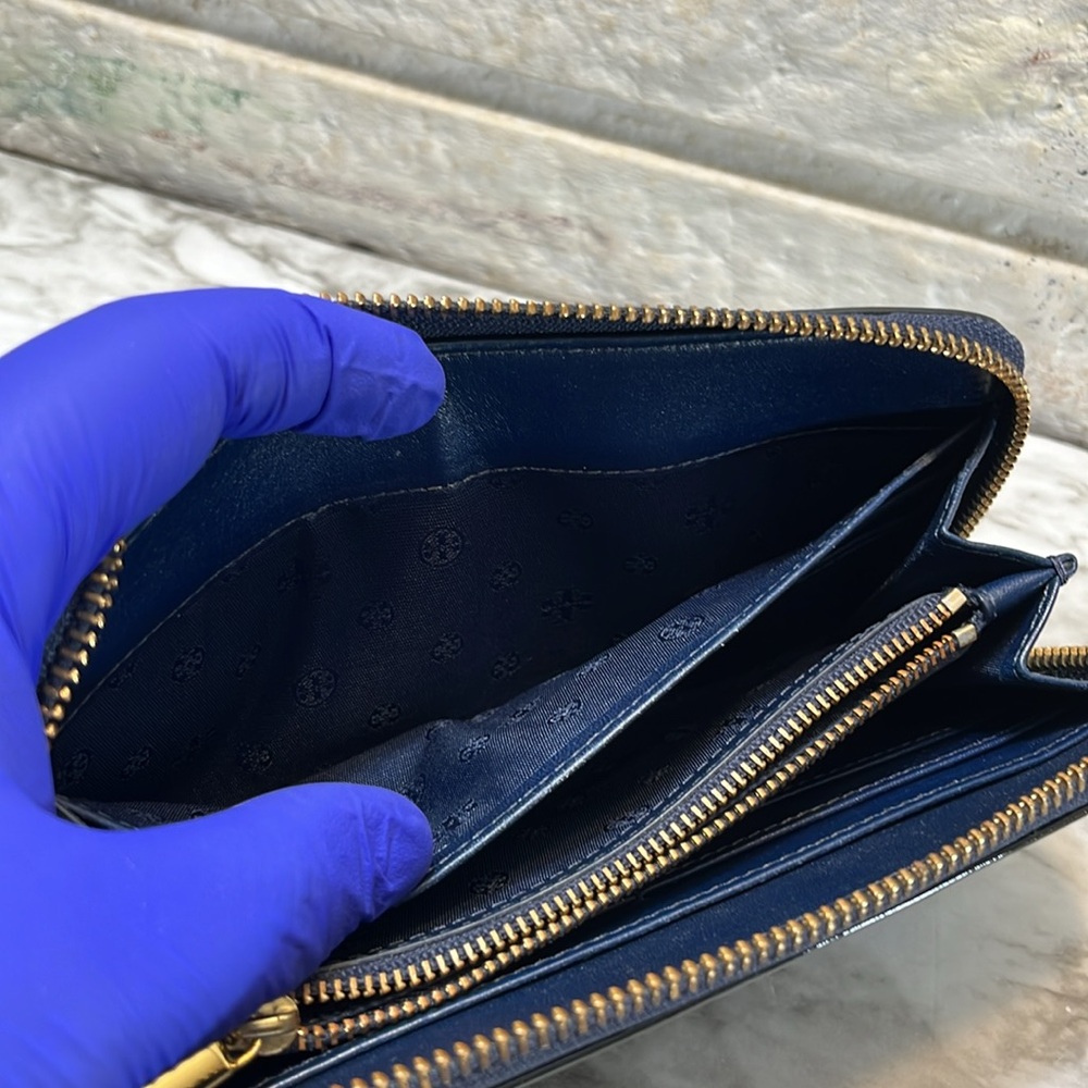 Tory Burch Midnight Blue Patent Leather Zip Continental Wallet Tory Logo GUC - Picture 10 of 13